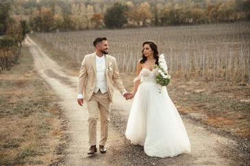 Fotó: www.eskuvoneked.hu/ Menyasszonyi ruha: www.nefelejcseskuvo.hu